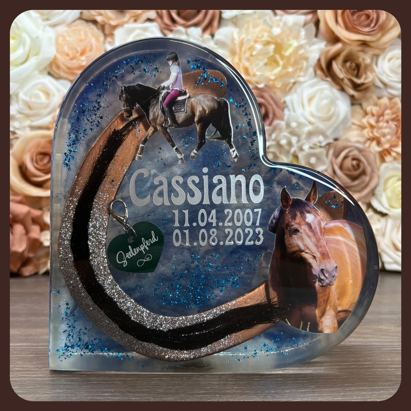 Erinnerungsherz groß seitlich liegend; Erinnerungsstück; Tierfellandenken; Tierfellerinnerung; Andenken Herz; Pferdeerinnerung; Pferdeandenken; Tierandenken; Tiererinnerung