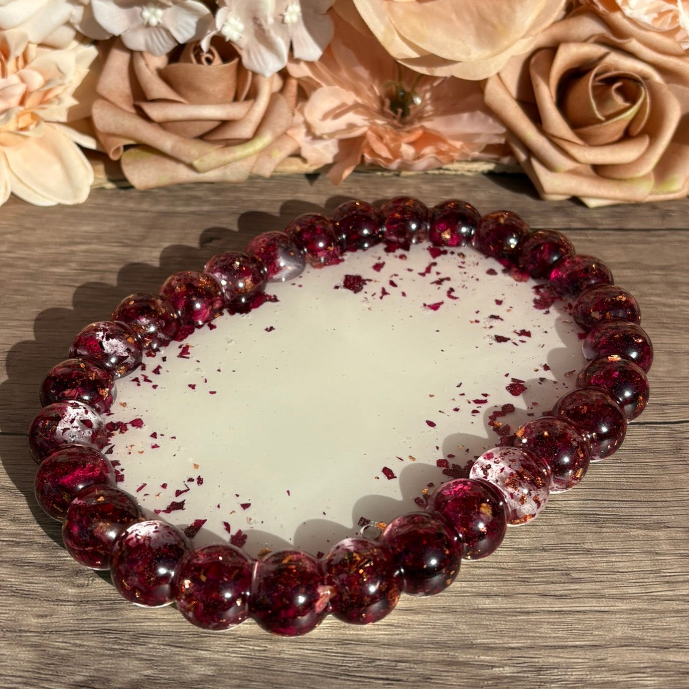 Dekotablett mit echten Rosenblättern & Blattgold