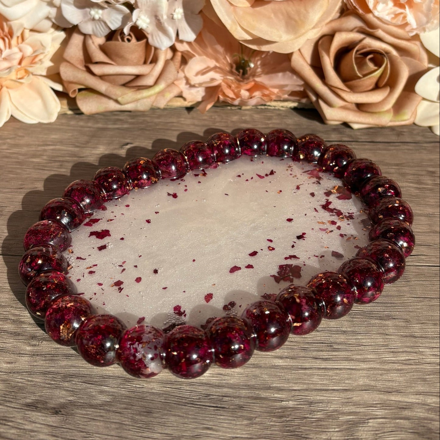 Dekotablett mit echten Rosenblättern & Blattgold