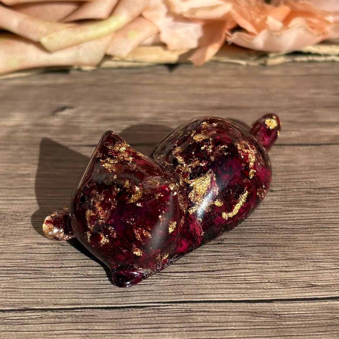 Katzen Magnet mit echten Rosenblättern & Blattgold