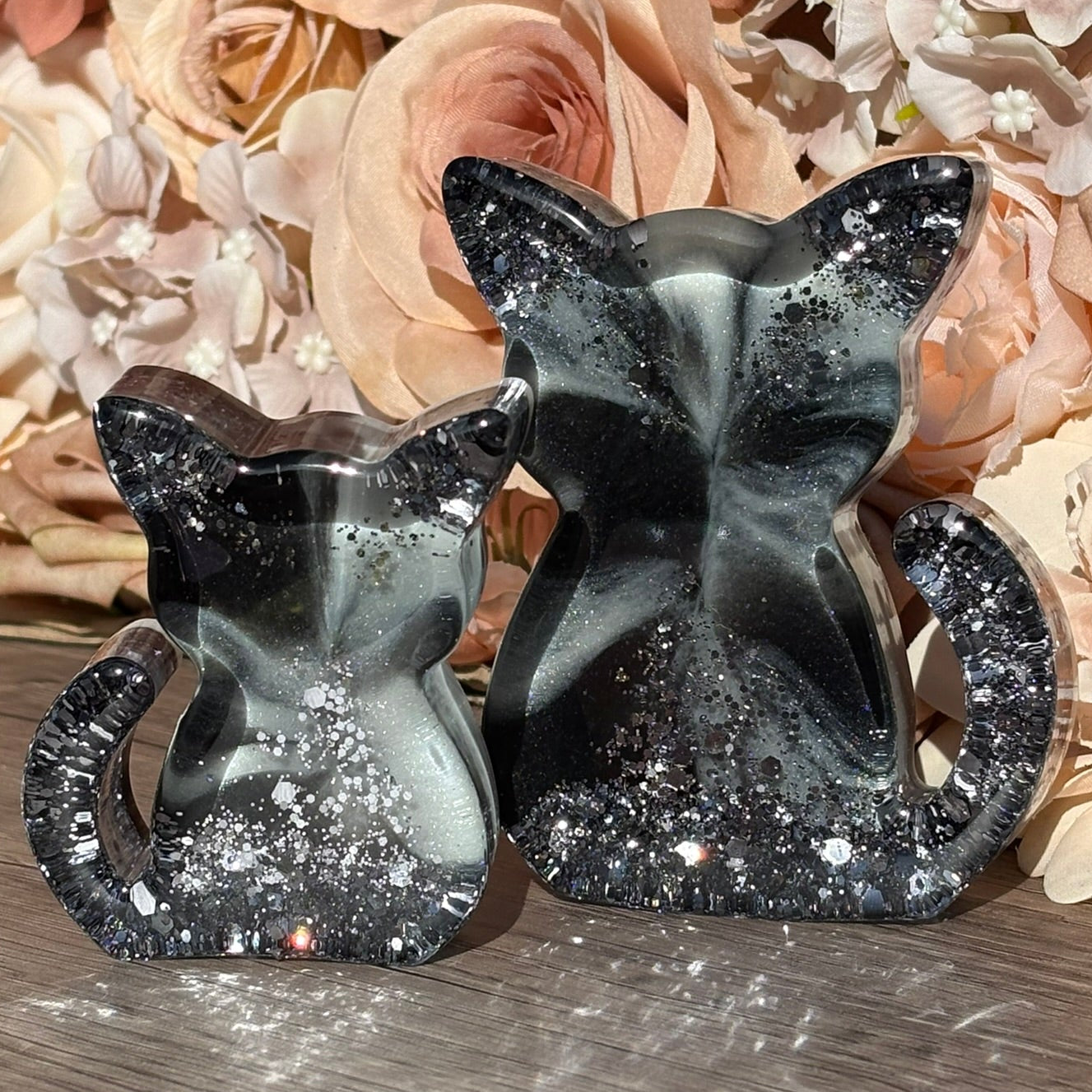 Katzenfiguren in verschiedenen Designs