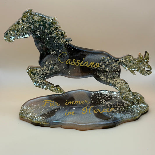 Personalisierbare Pferdefigur mit Sockel