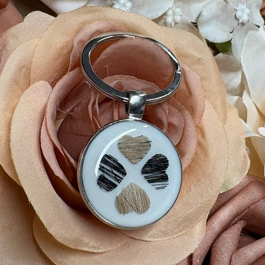 Tierfell-Schlüsselanhänger Kleeblatt; Schweifhaar-Schlüsselanhänger Kleeblatt; Tierfellandenken; Tierfell-Erinnerung; Tierfell-Schlüsselanhänger; Tierfellschmuck