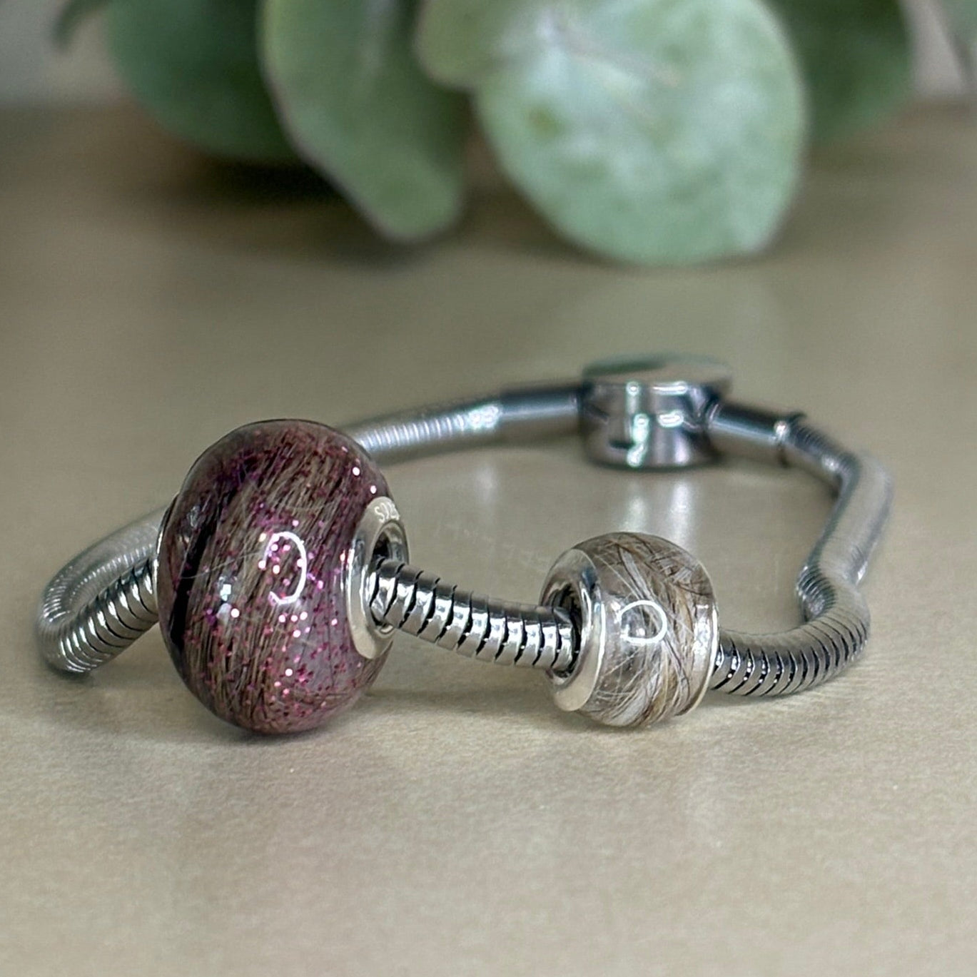 Erinnerungsperle mit Tierfell personalisiert | Pandora Charm (klein) mit Fell, Schweifhaar oder Asche