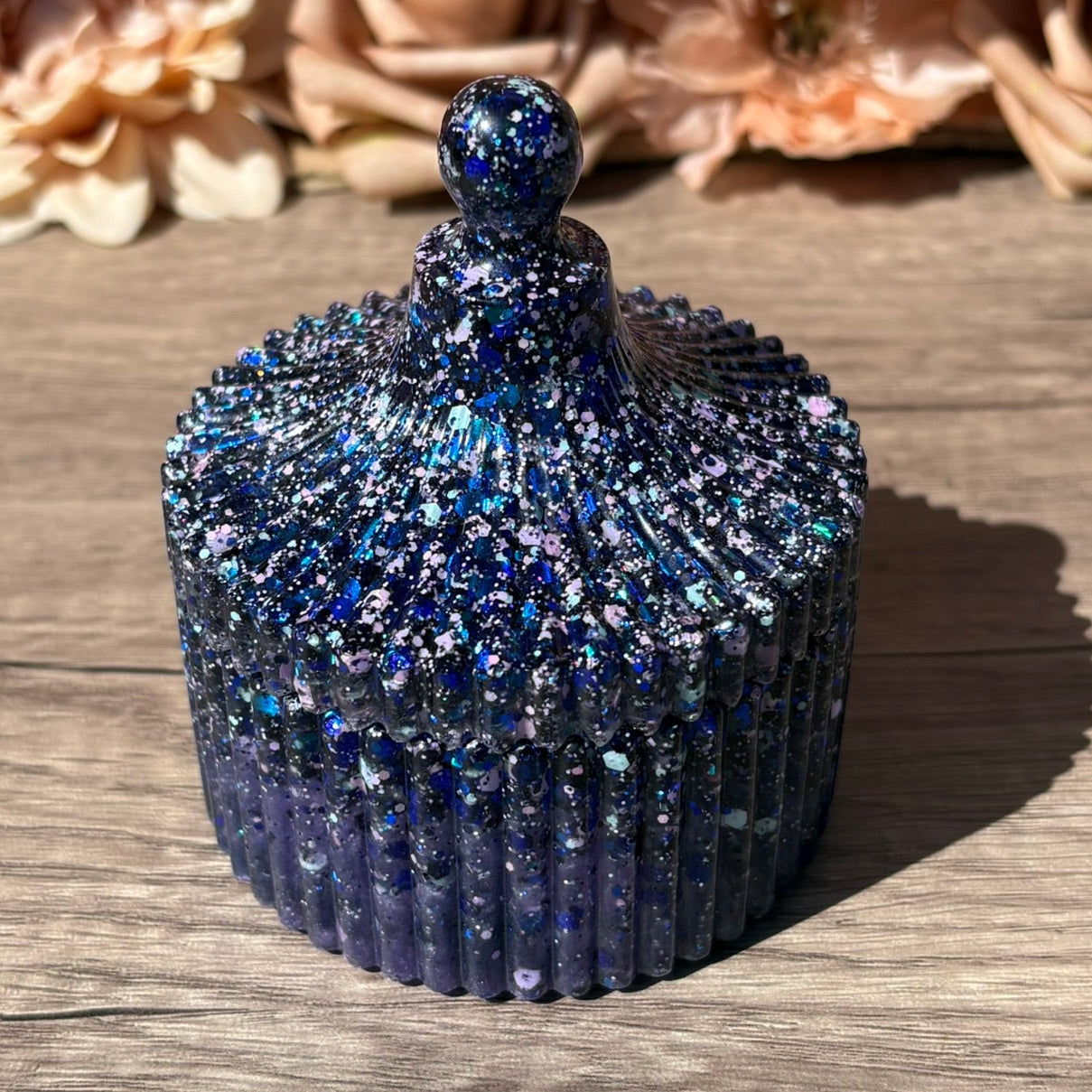 Kleine handgefertigte Diamantdose mit Deckel in Nachtblau Glitzer als elegante Schmuckdose und Dekoration