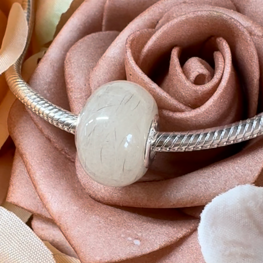 Personalisierte Großlochperle für Charm-Armband mit Fell, Schweifhaar oder Asche eingearbeitet