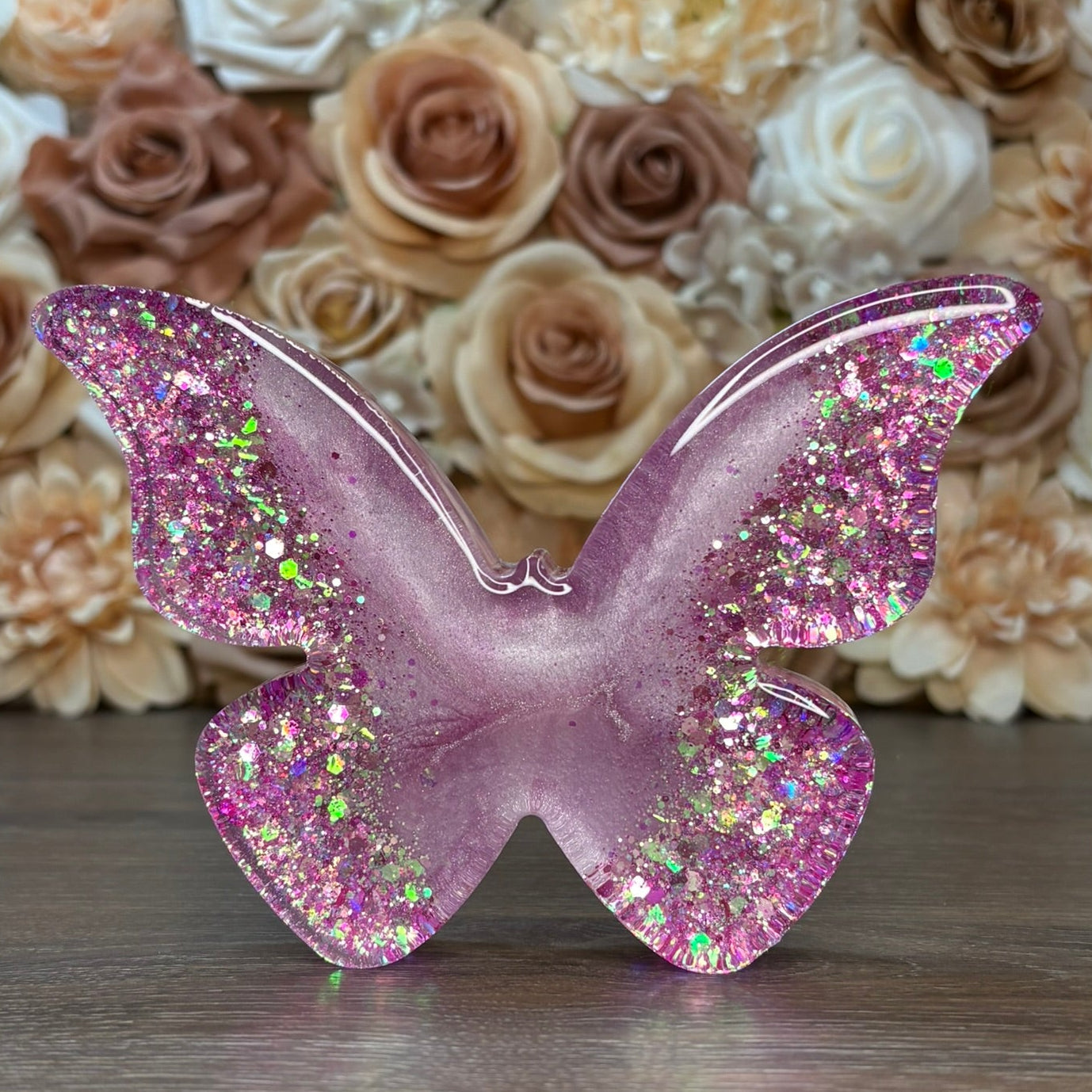 Handgefertigter Schmetterling aus Epoxidharz als Deko in Wunschfarbe mit Glitzer