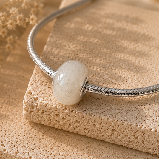 Personalisierte Großlochperle für Charm-Armband mit Fell, Schweifhaar oder Asche eingearbeitet
